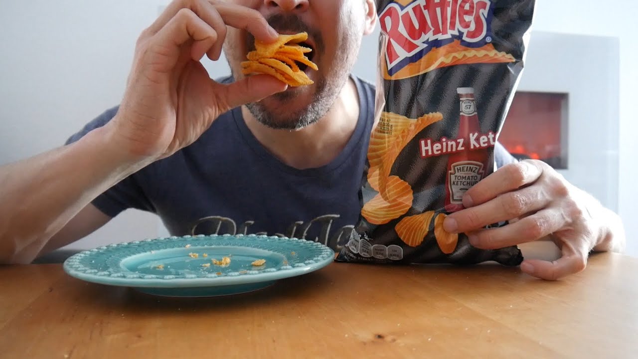 ASMR Eating Sounds – Ruffles Heinz Ketchup Chips